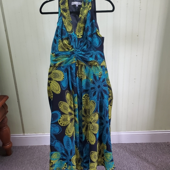 Evan Picone Sleevel lined Flowered dress - Picture 5 of 6